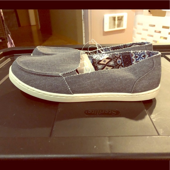 Maurices Shoes - NWT! Slip on gray shoes from Maurice’s size 10